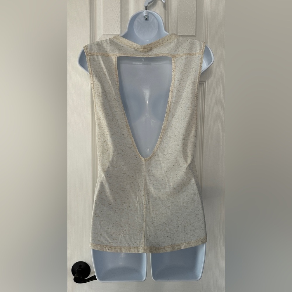 A3 Design Elephant Graphic Cutout Back Tank Top in Oatmeal Speckle Size Small - Picture 4 of 5